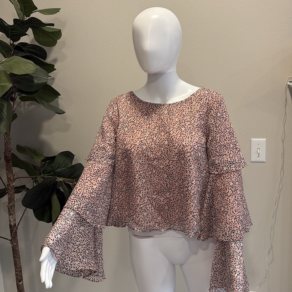 BCBGeneration Tiered Ruffle Bell Sleeve Blouse Size Small Sheer Floral Metallic - Picture 12 of 12